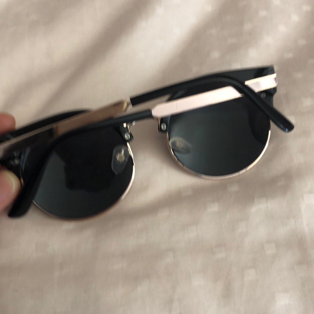 Two sunglasses - Picture 5 of 5